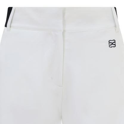 Women's golf shorts in white in four-way stretch fabric, with centre front zip, pockets and elasticated sides