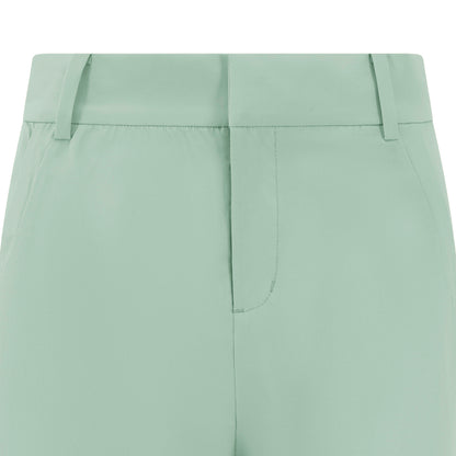 Women's cuffed golf trousers in green with belt loops, pockets and four-way stretch fabric
