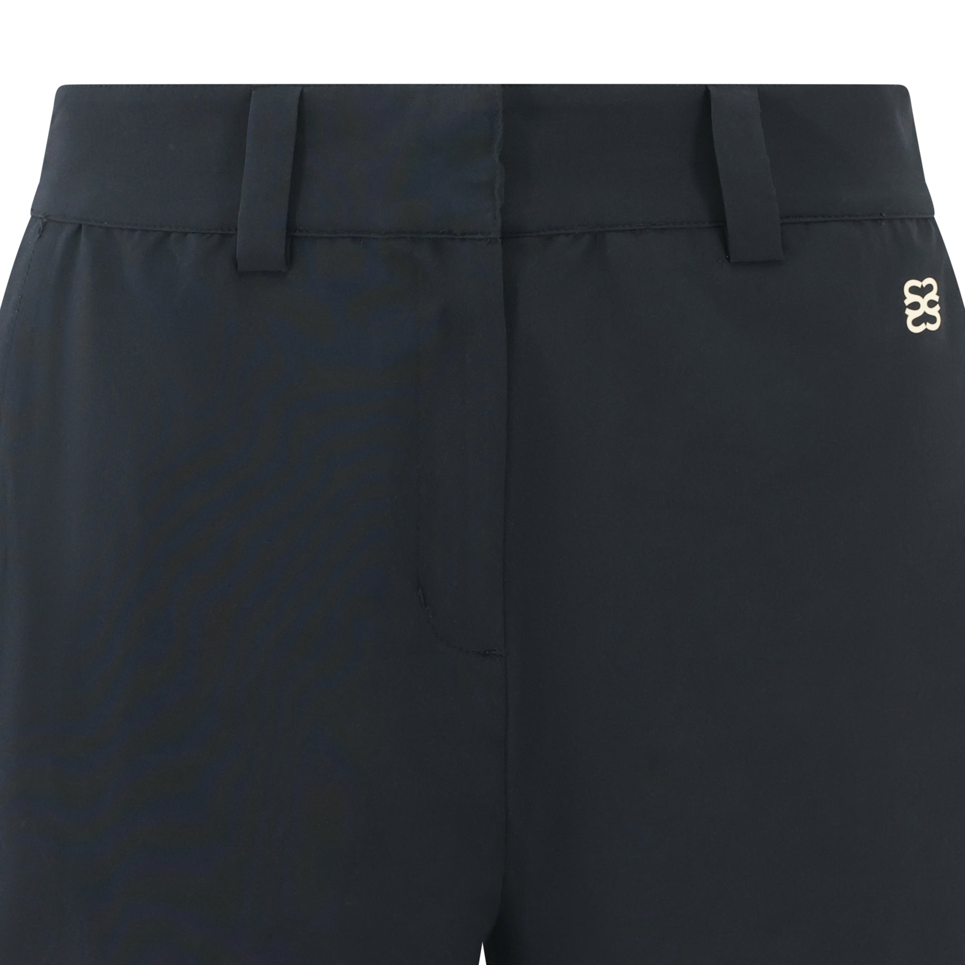 Women’s golf shorts in black, four-way stretch fabric with pockets and magnetic ball marker