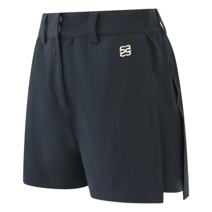Women’s golf shorts in black, four-way stretch fabric with pockets and magnetic ball marker