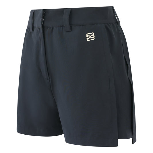Women’s golf shorts in black, four-way stretch fabric with pockets and magnetic ball marker