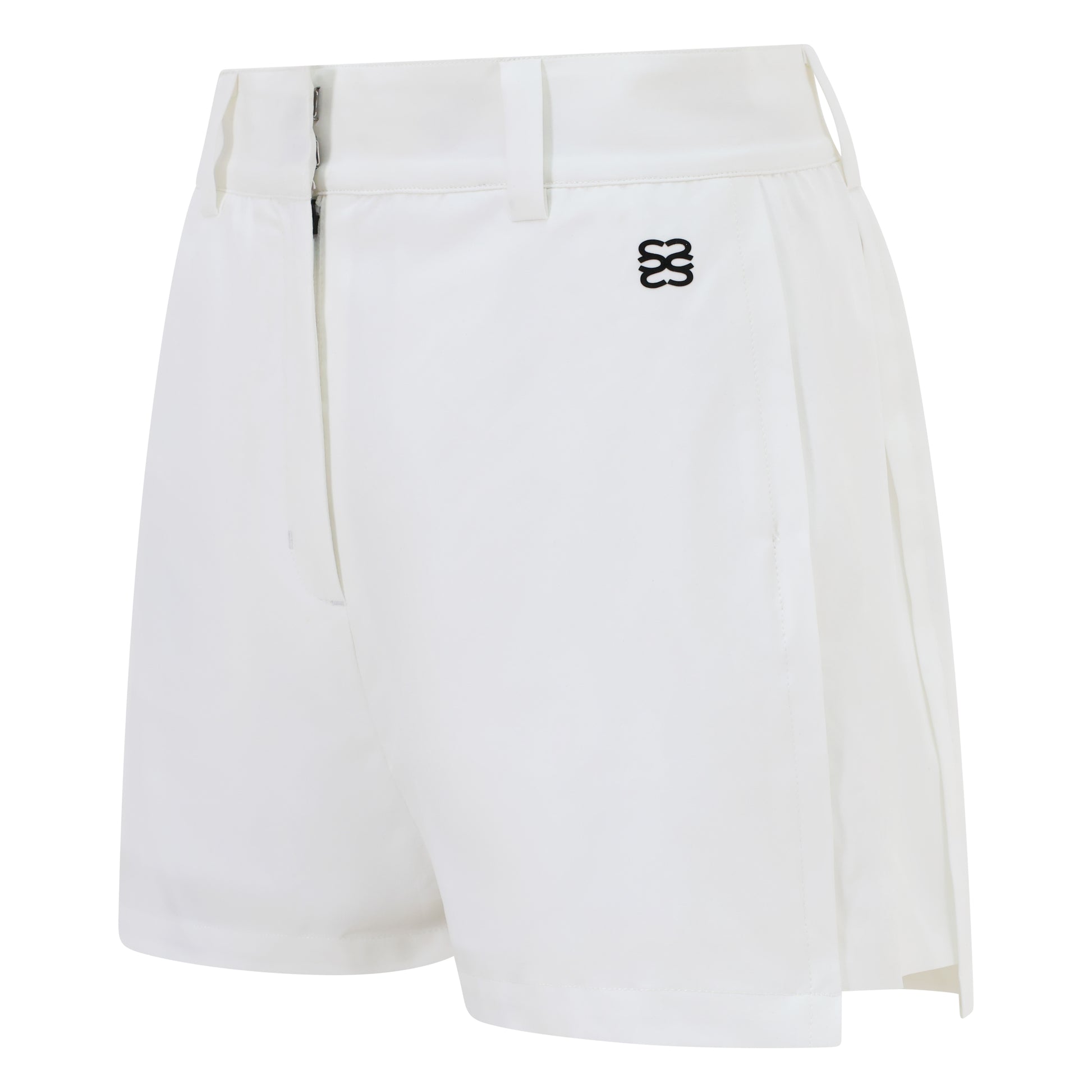 Women’s golf shorts in white, four-way stretch fabric with pockets and magnetic ball marker